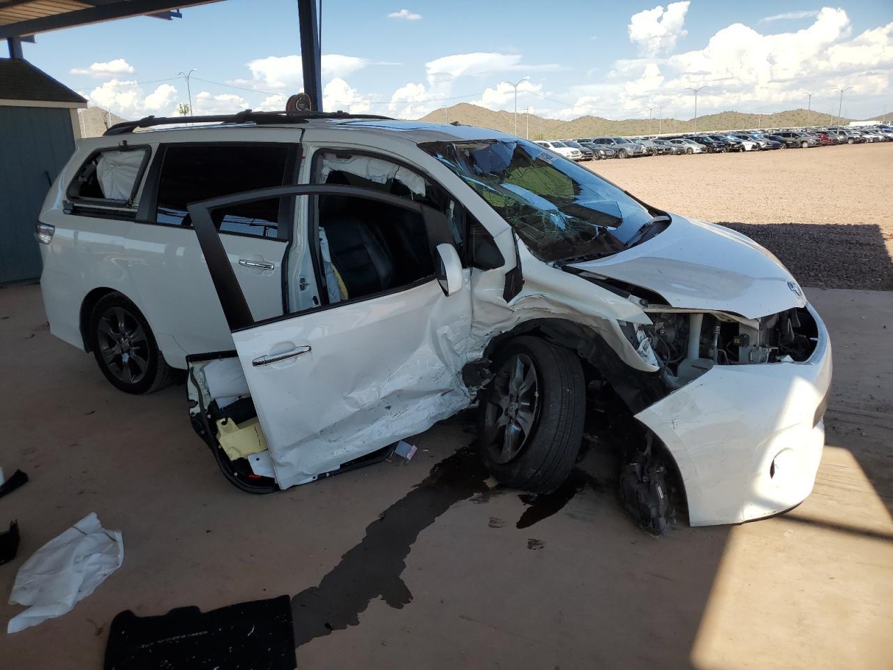 2016 TOYOTA SIENNA