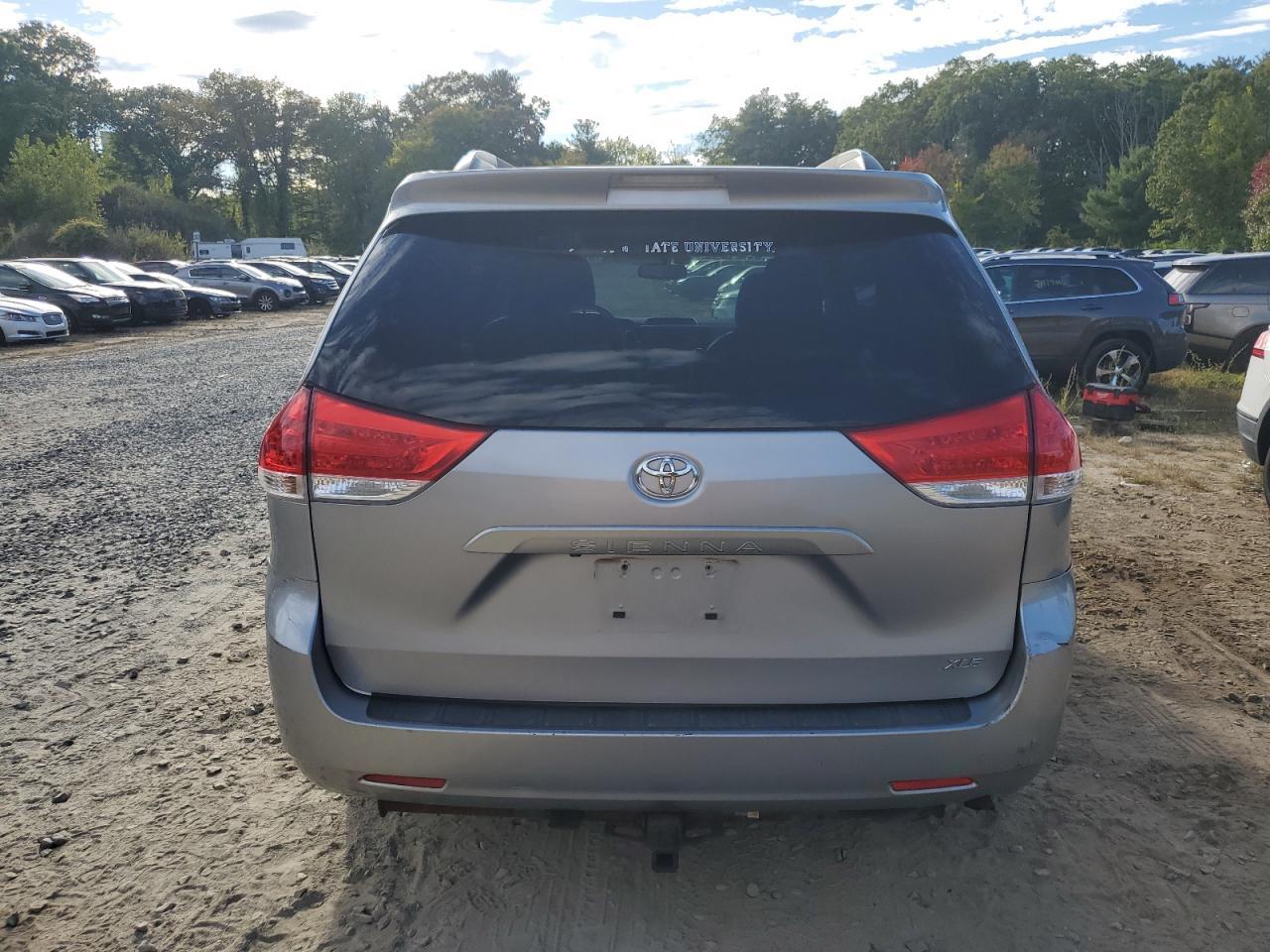 2012 TOYOTA SIENNA