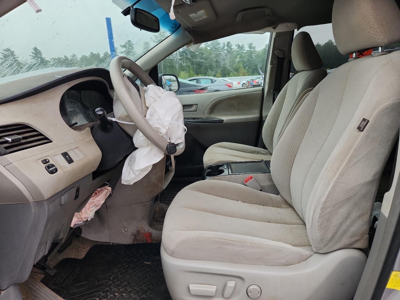 2012 TOYOTA SIENNA