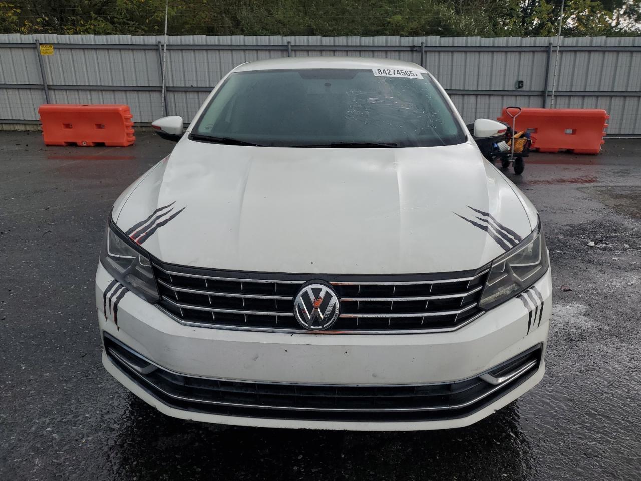 2016 VOLKSWAGEN Passat