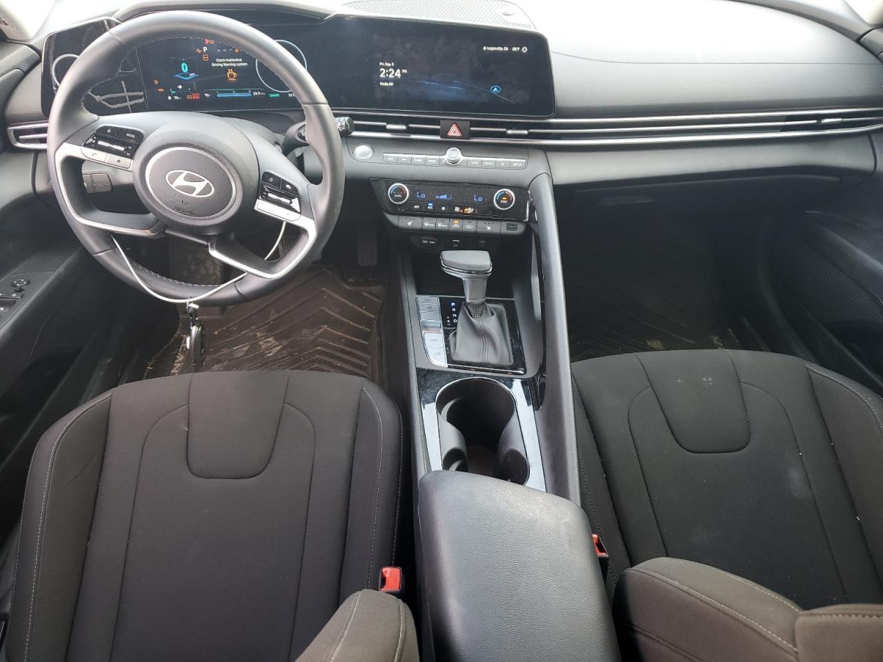 2024 HYUNDAI ELANTRA