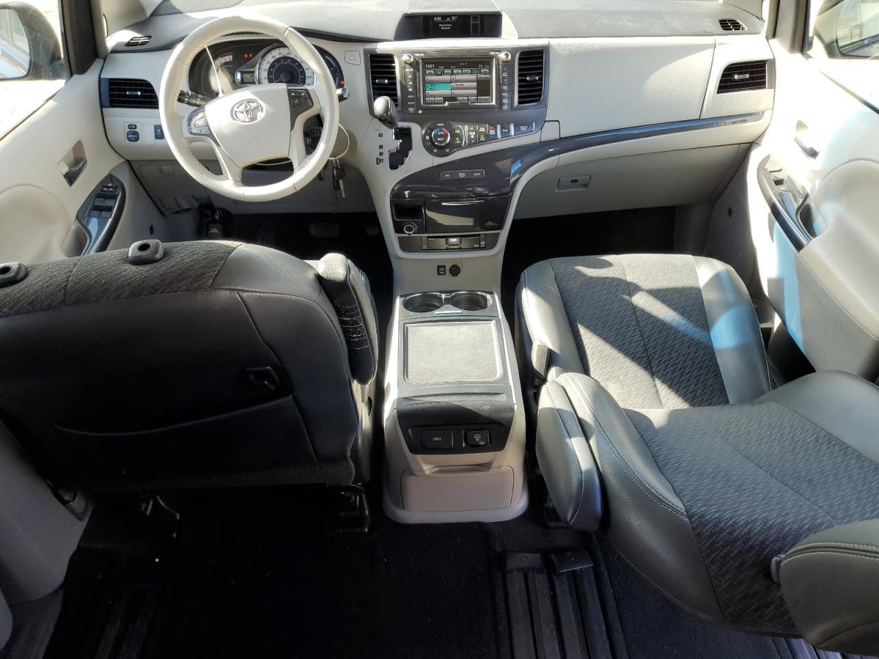 2014 TOYOTA SIENNA