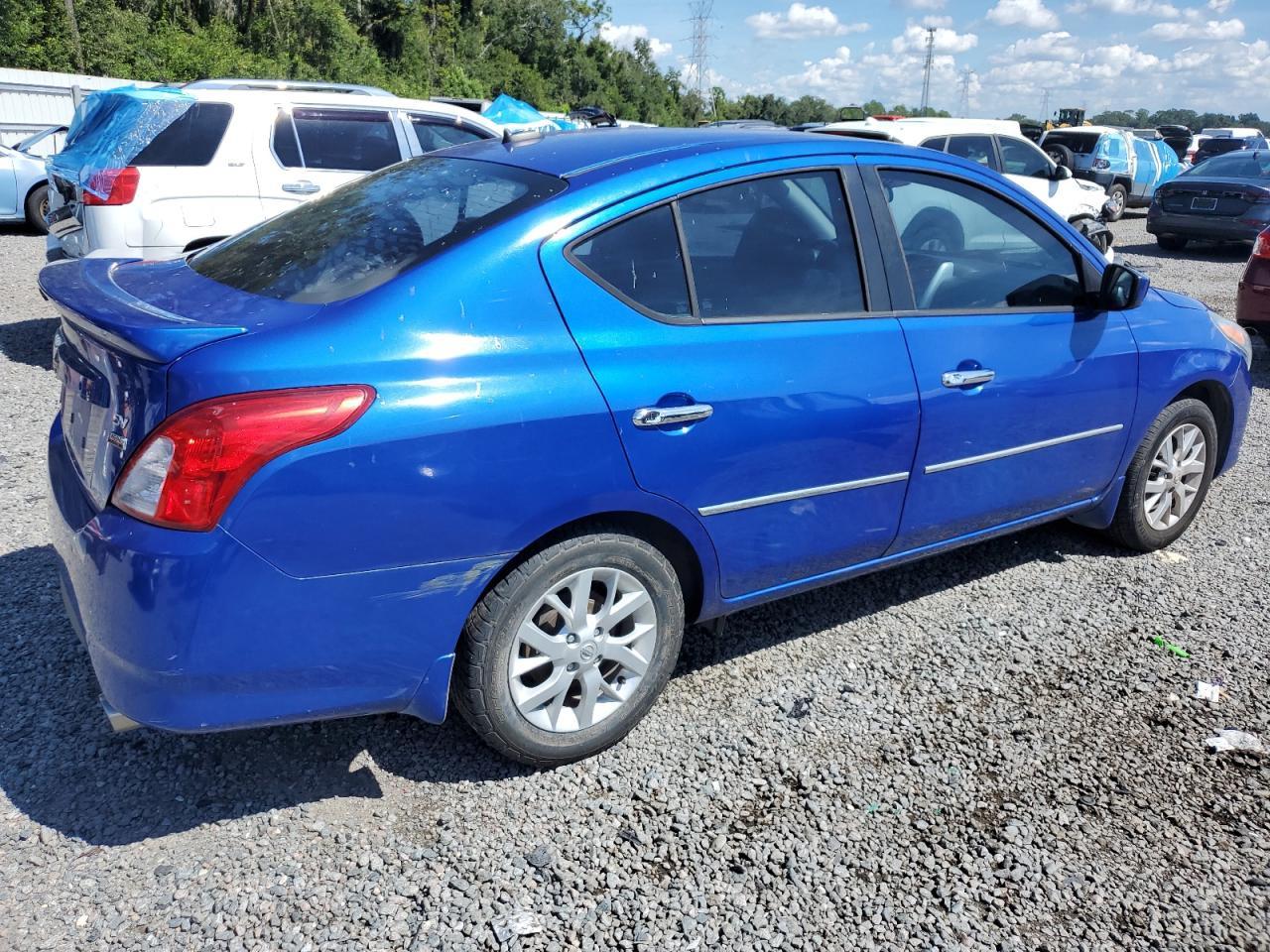 2017 NISSAN VERSA