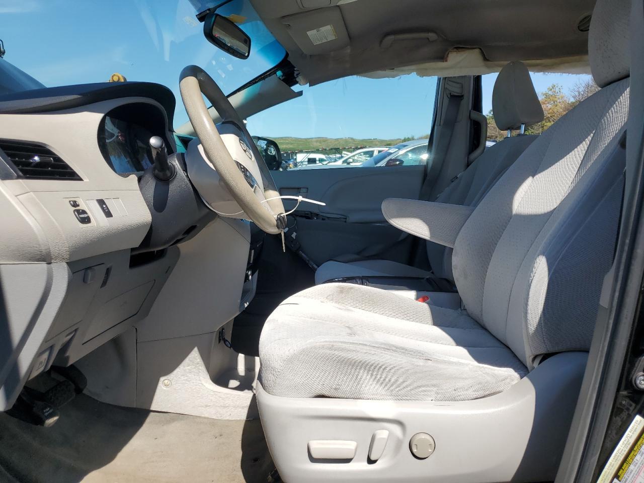 2012 TOYOTA SIENNA