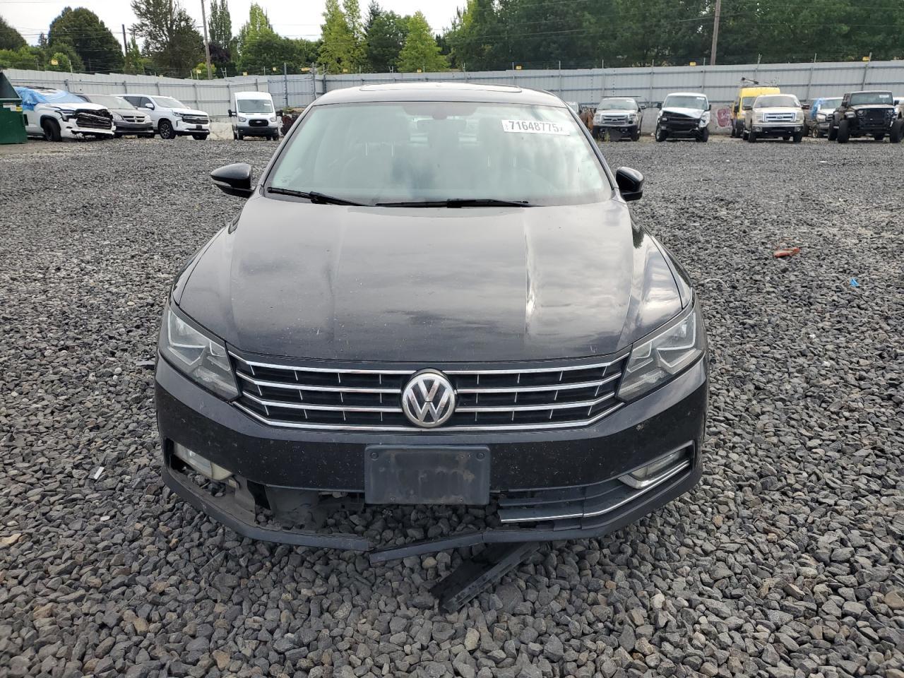 2016 VOLKSWAGEN Passat