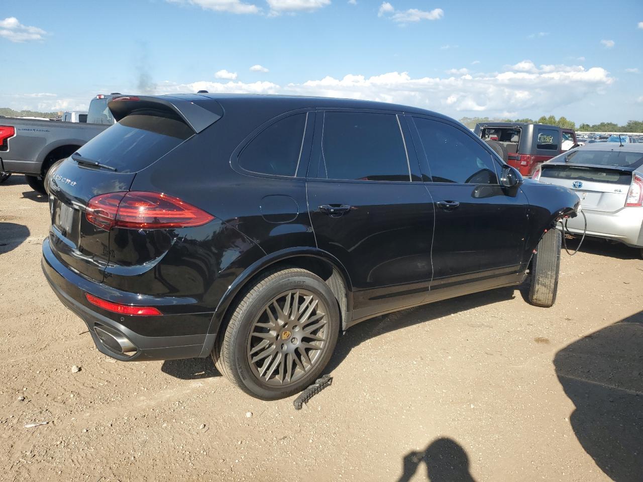 2017 PORSCHE CAYENNE