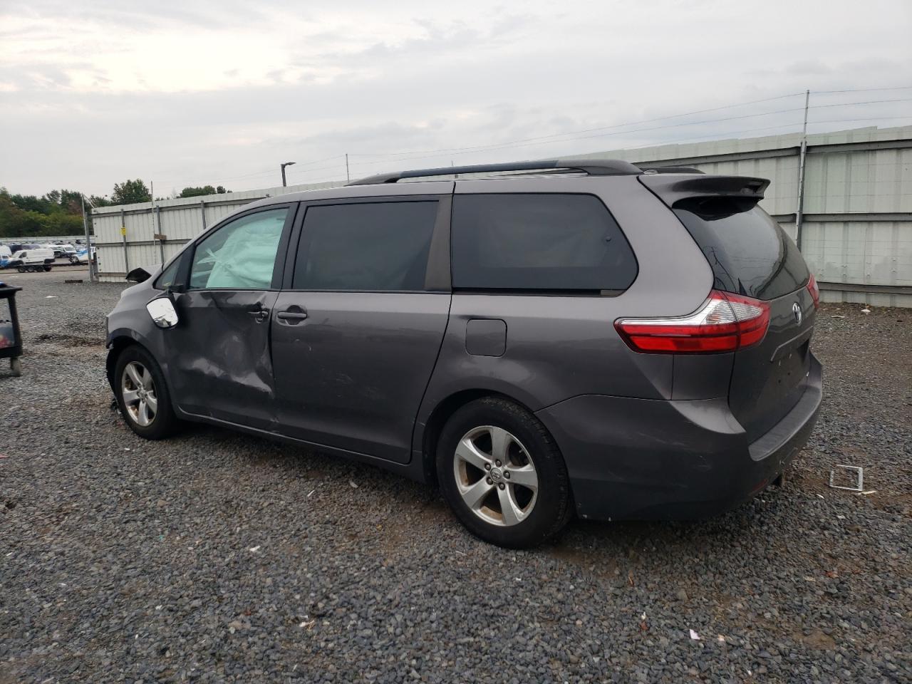 2017 TOYOTA SIENNA