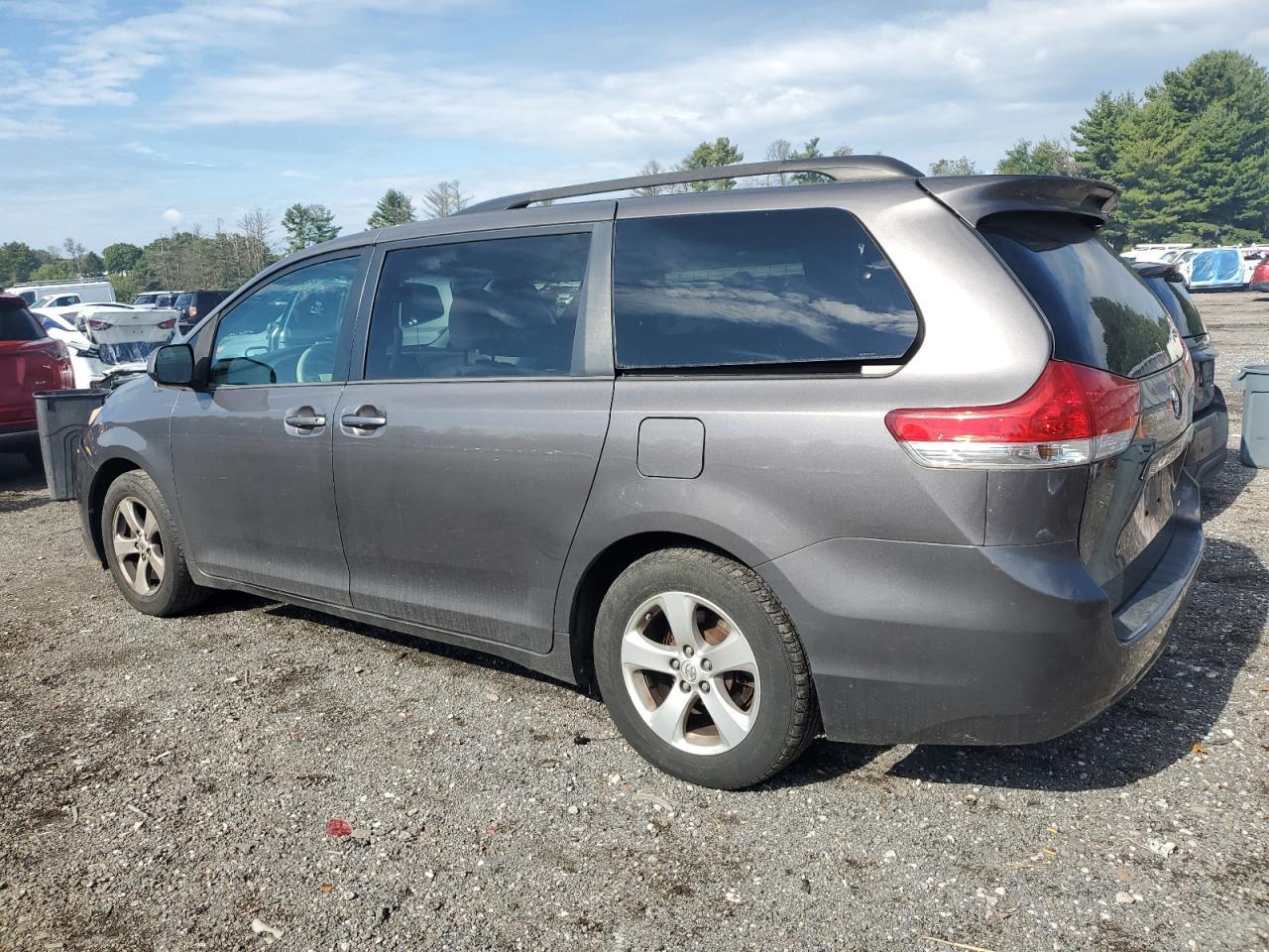 2013 TOYOTA SIENNA