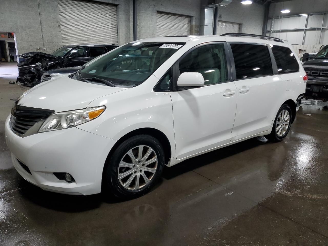 2013 TOYOTA SIENNA