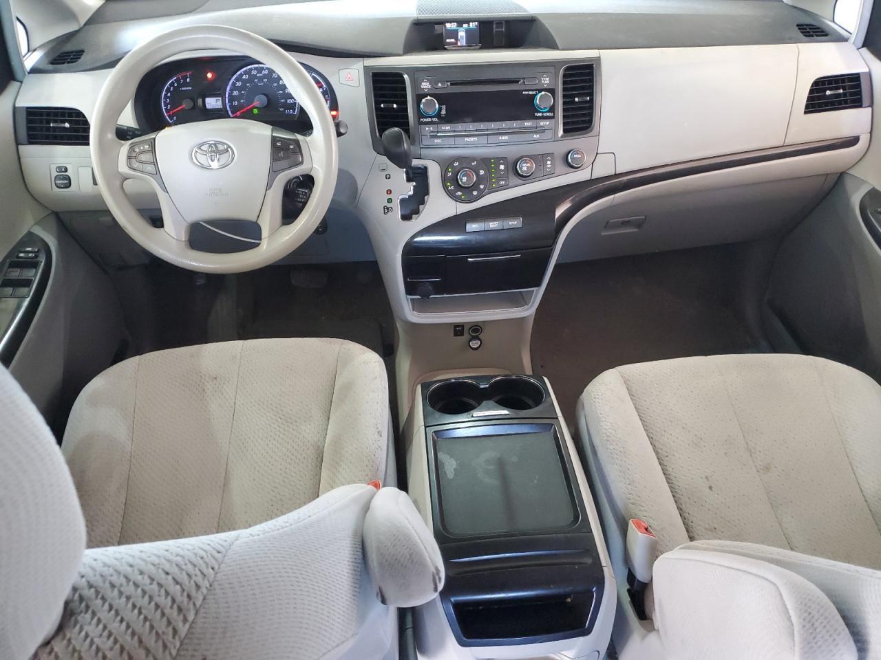 2011 TOYOTA SIENNA