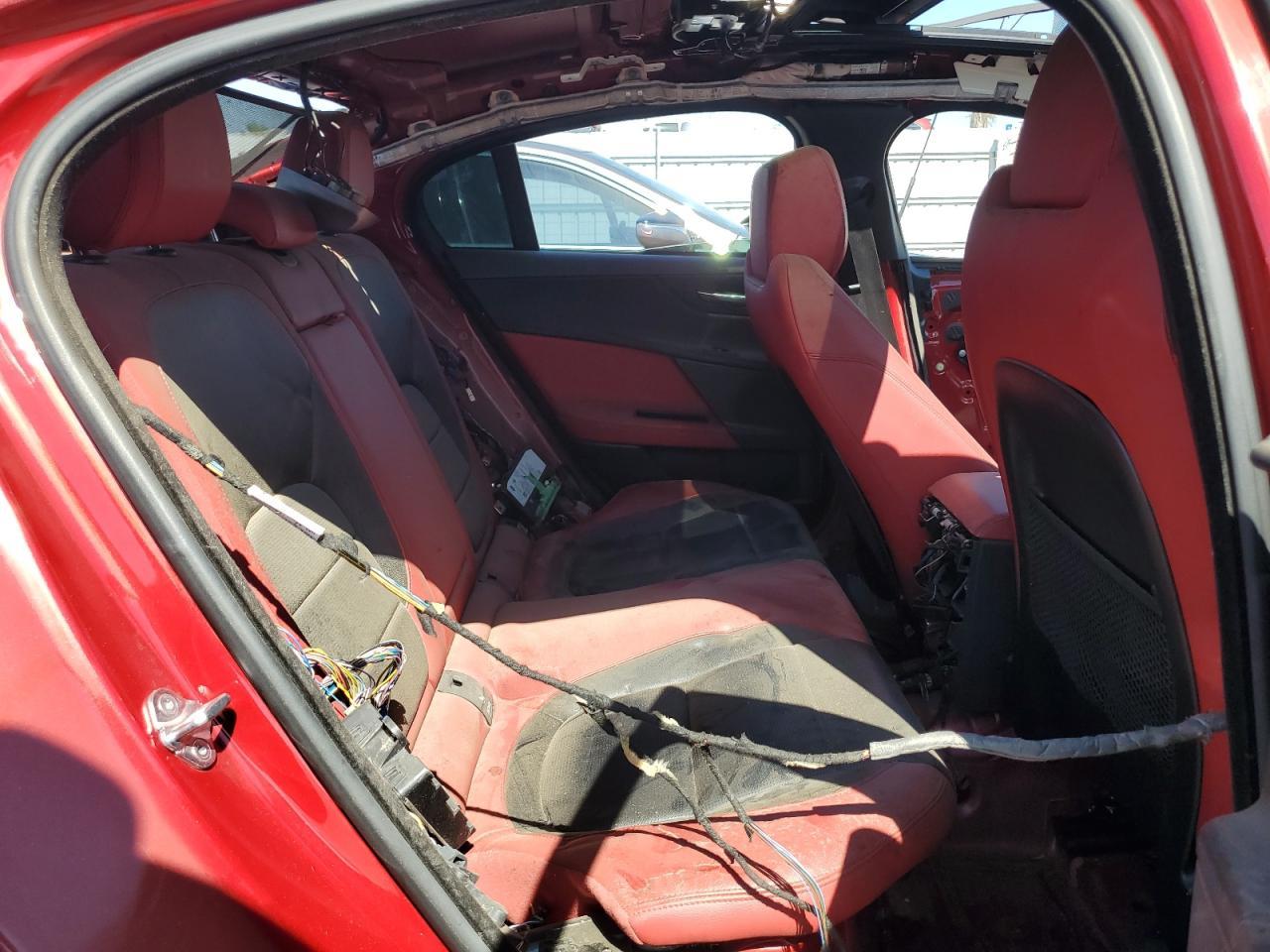 2018 JAGUAR XE