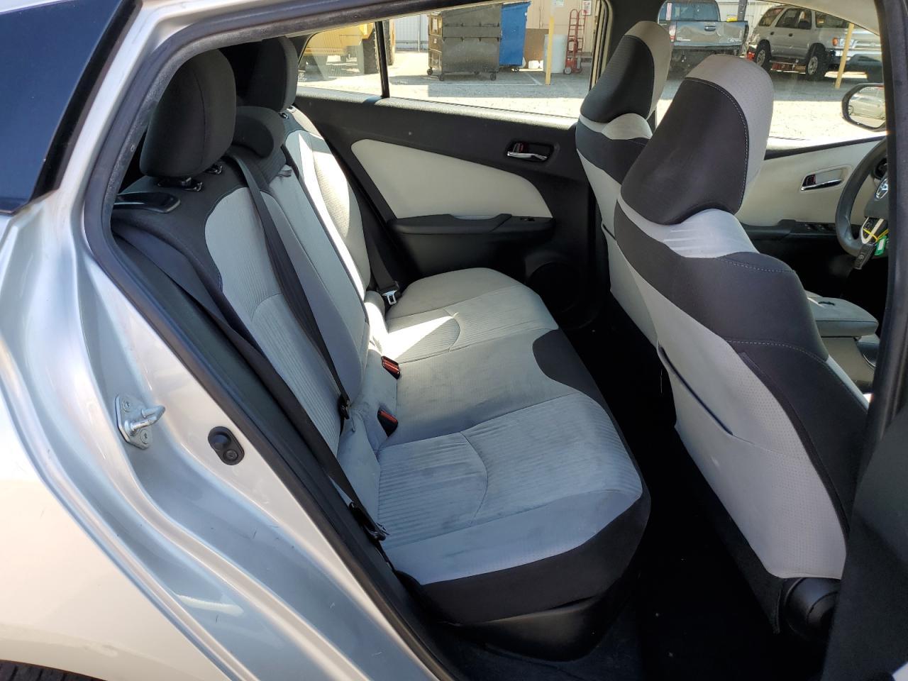 2016 TOYOTA PRIUS