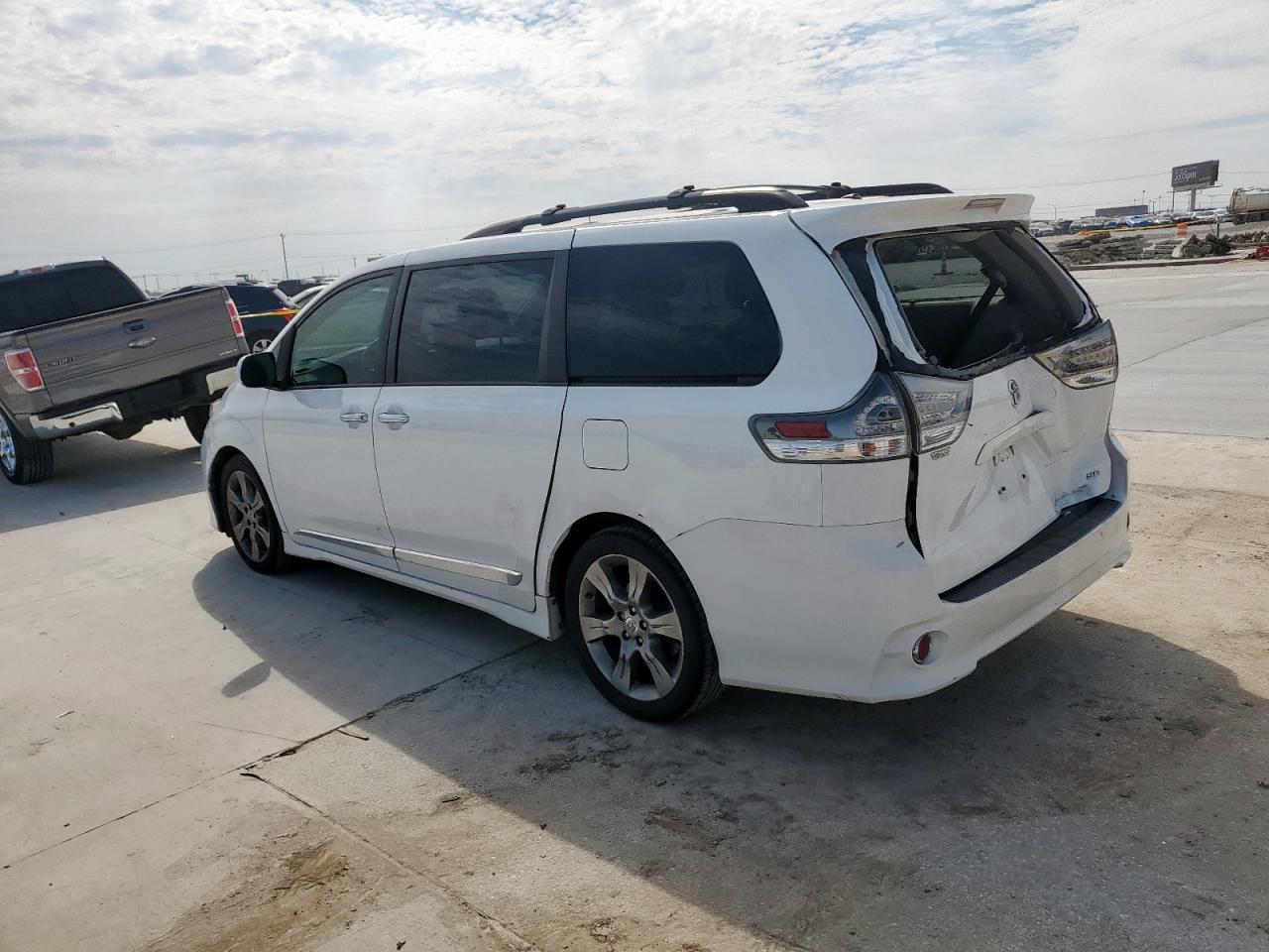 2014 TOYOTA SIENNA