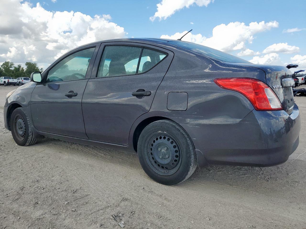 2015 NISSAN VERSA
