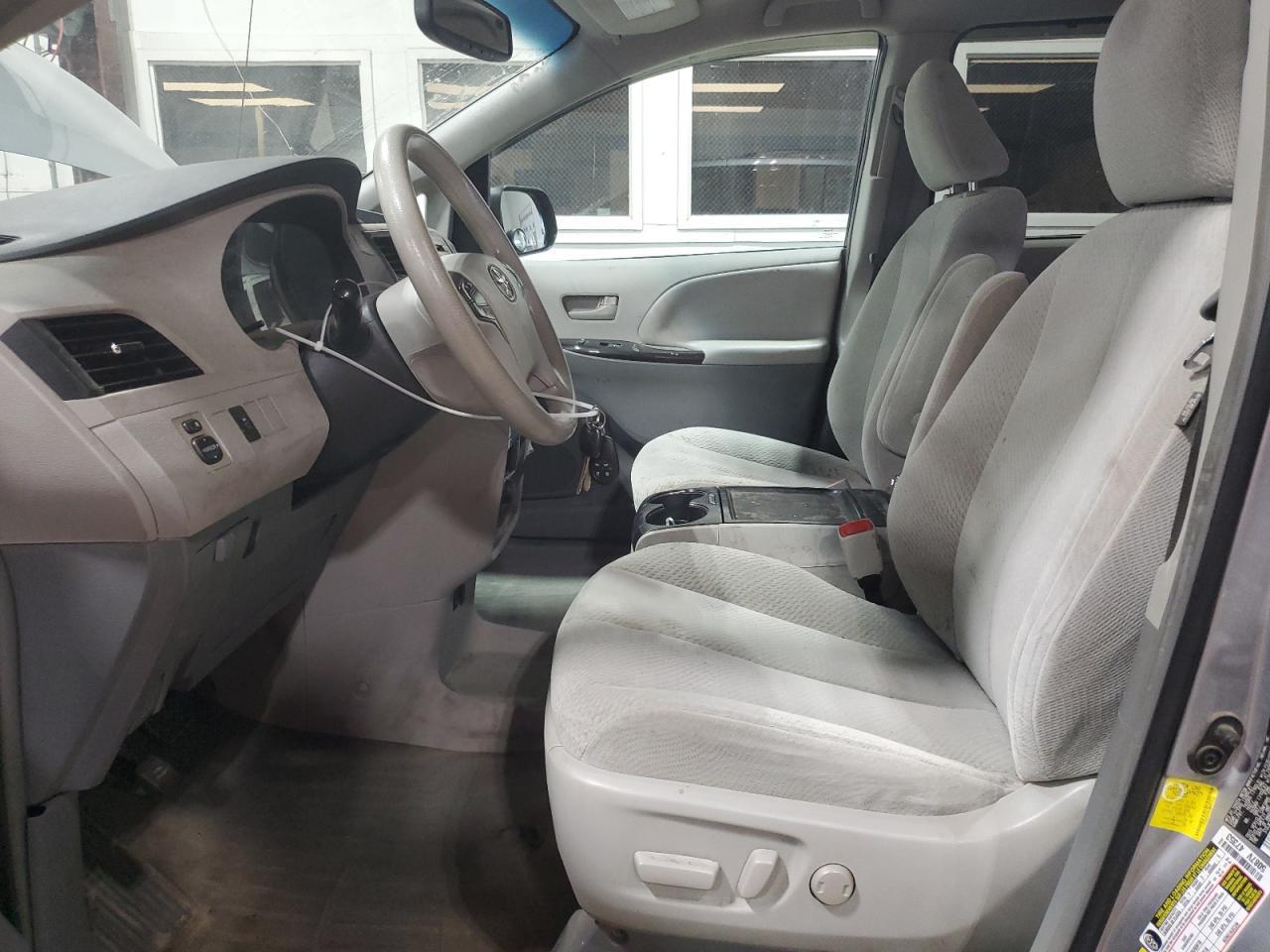 2012 TOYOTA SIENNA
