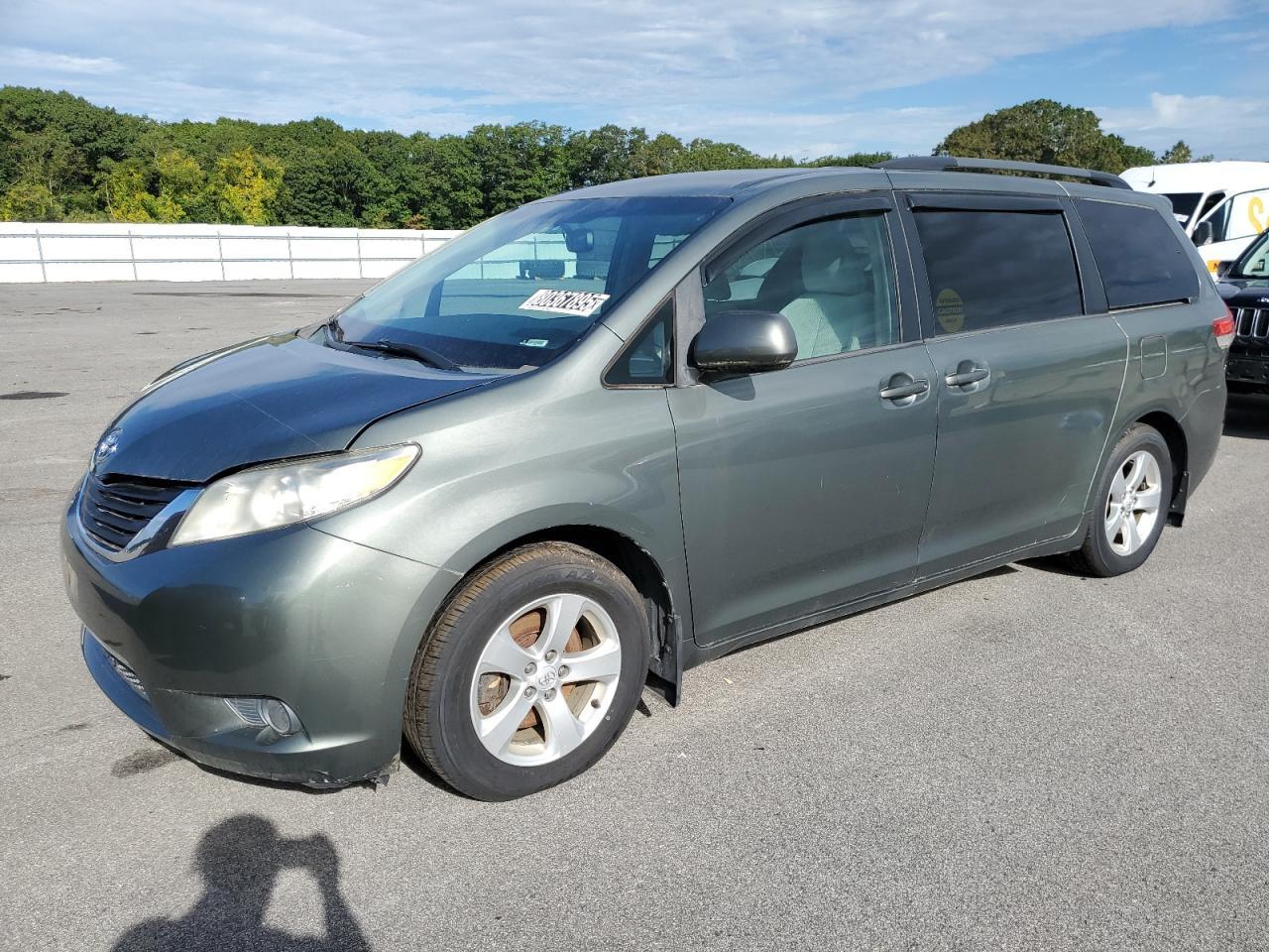 2013 TOYOTA SIENNA