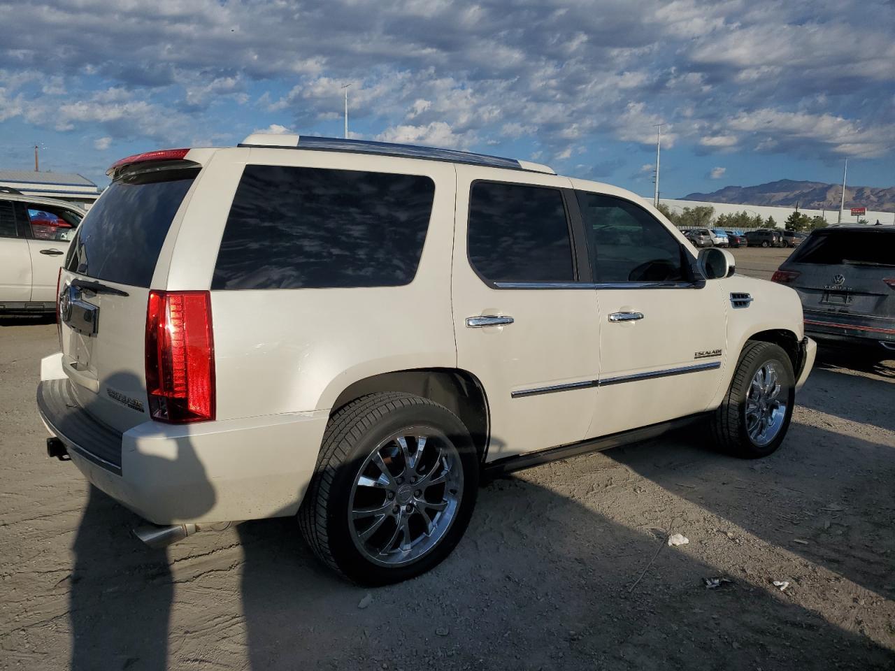 2010 CADILLAC ESCALADE