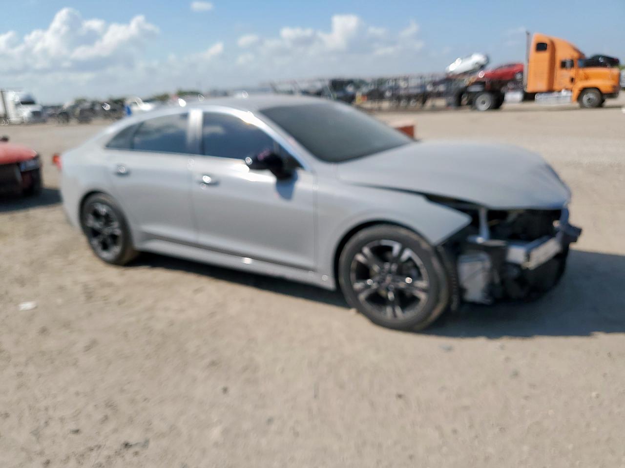 2022 KIA K5