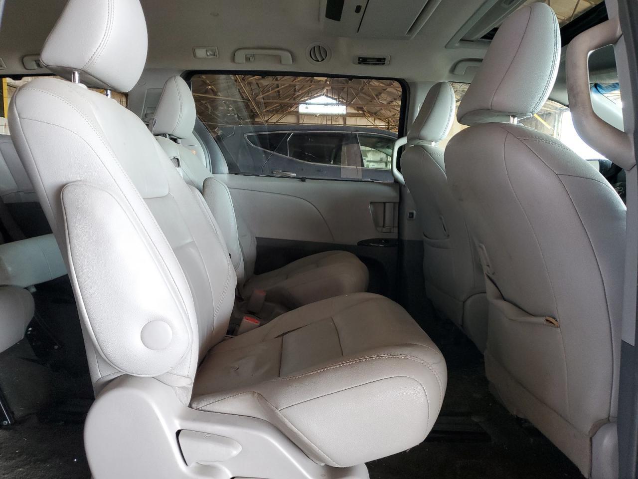 2015 TOYOTA SIENNA