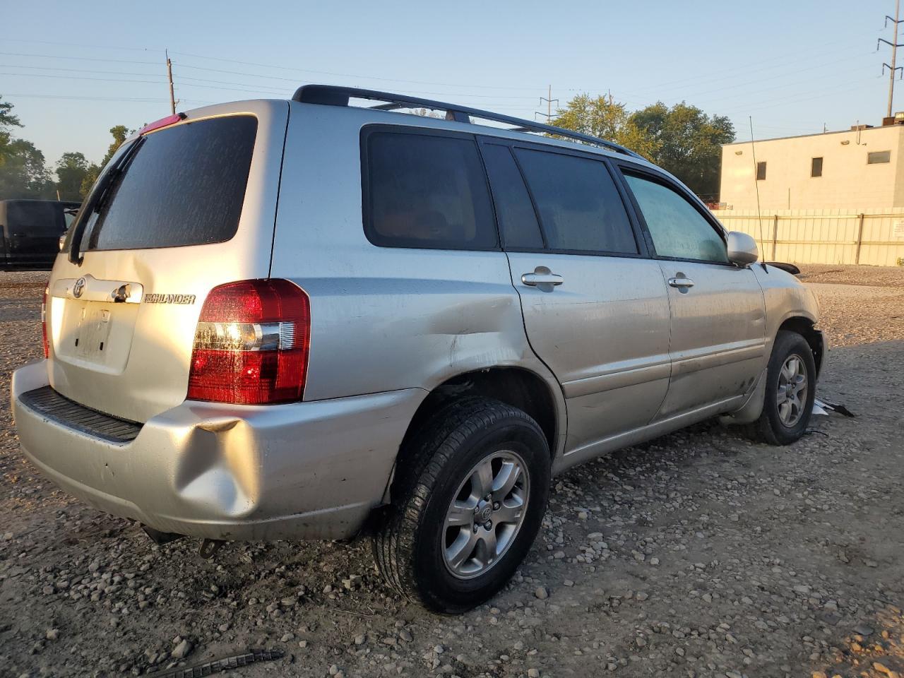 2005 TOYOTA HIGHLANDER