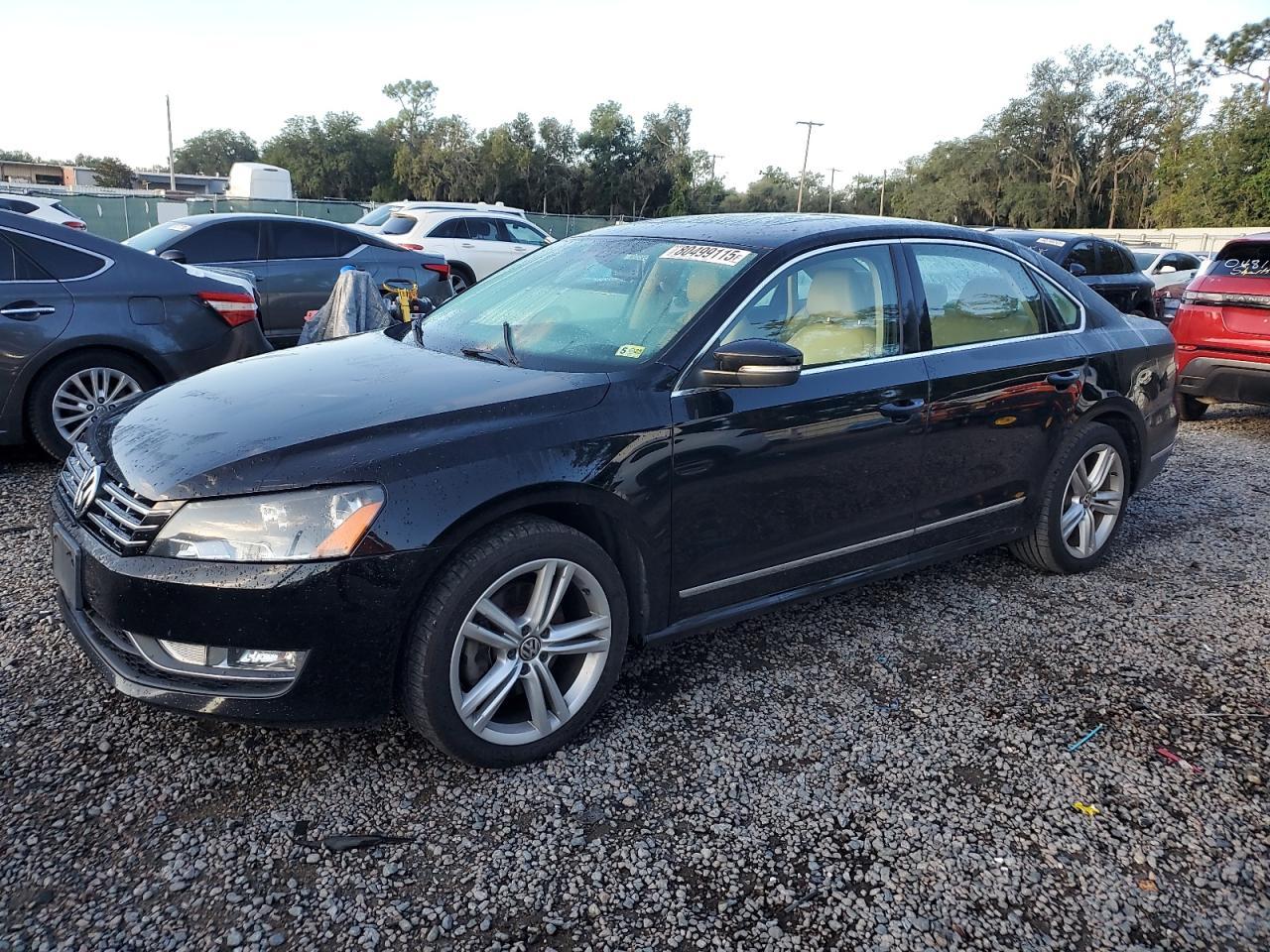 2014 VOLKSWAGEN Passat