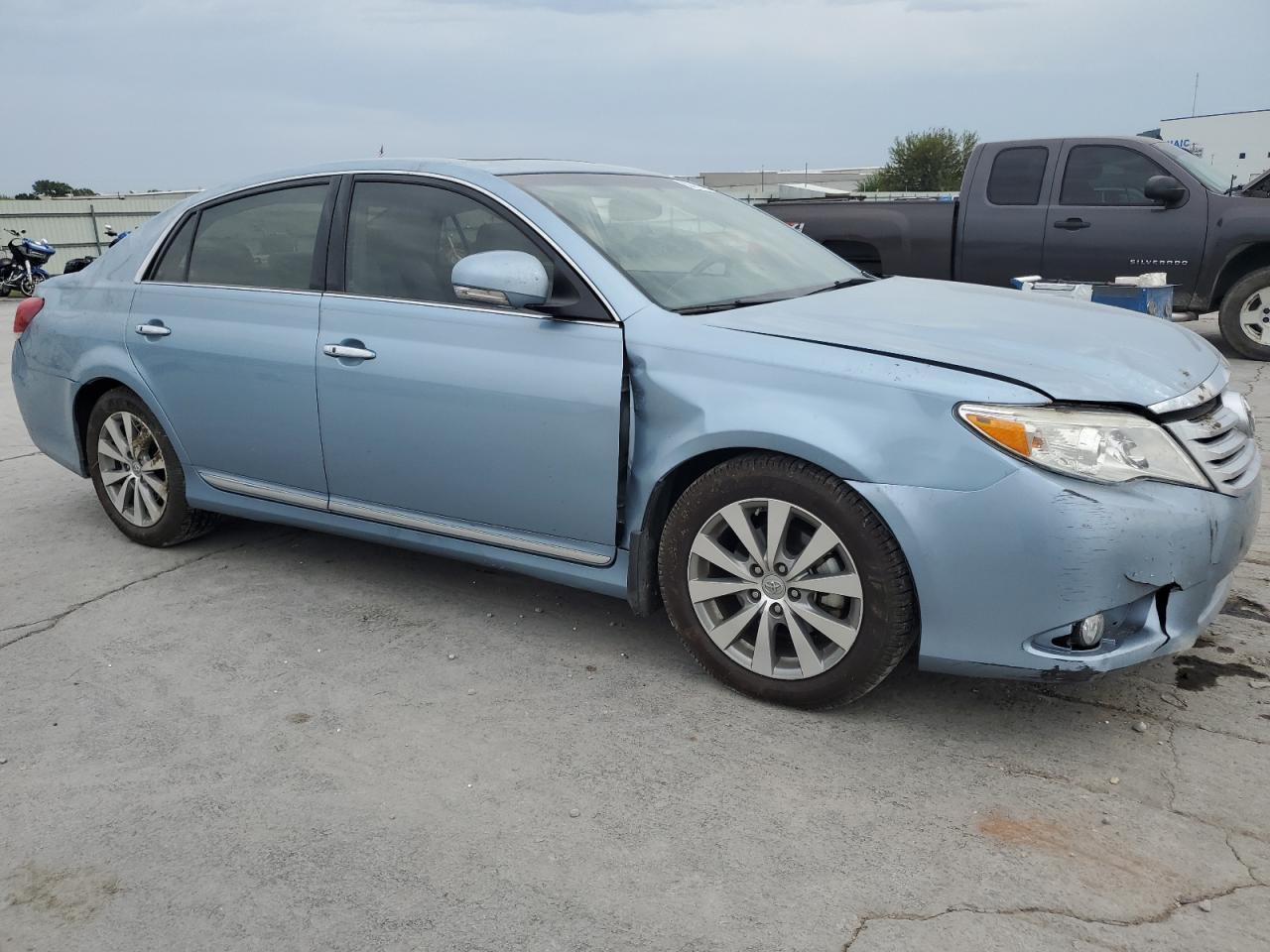 2011 TOYOTA Avalon