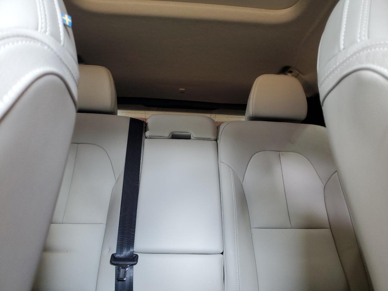 2024 VOLVO XC40