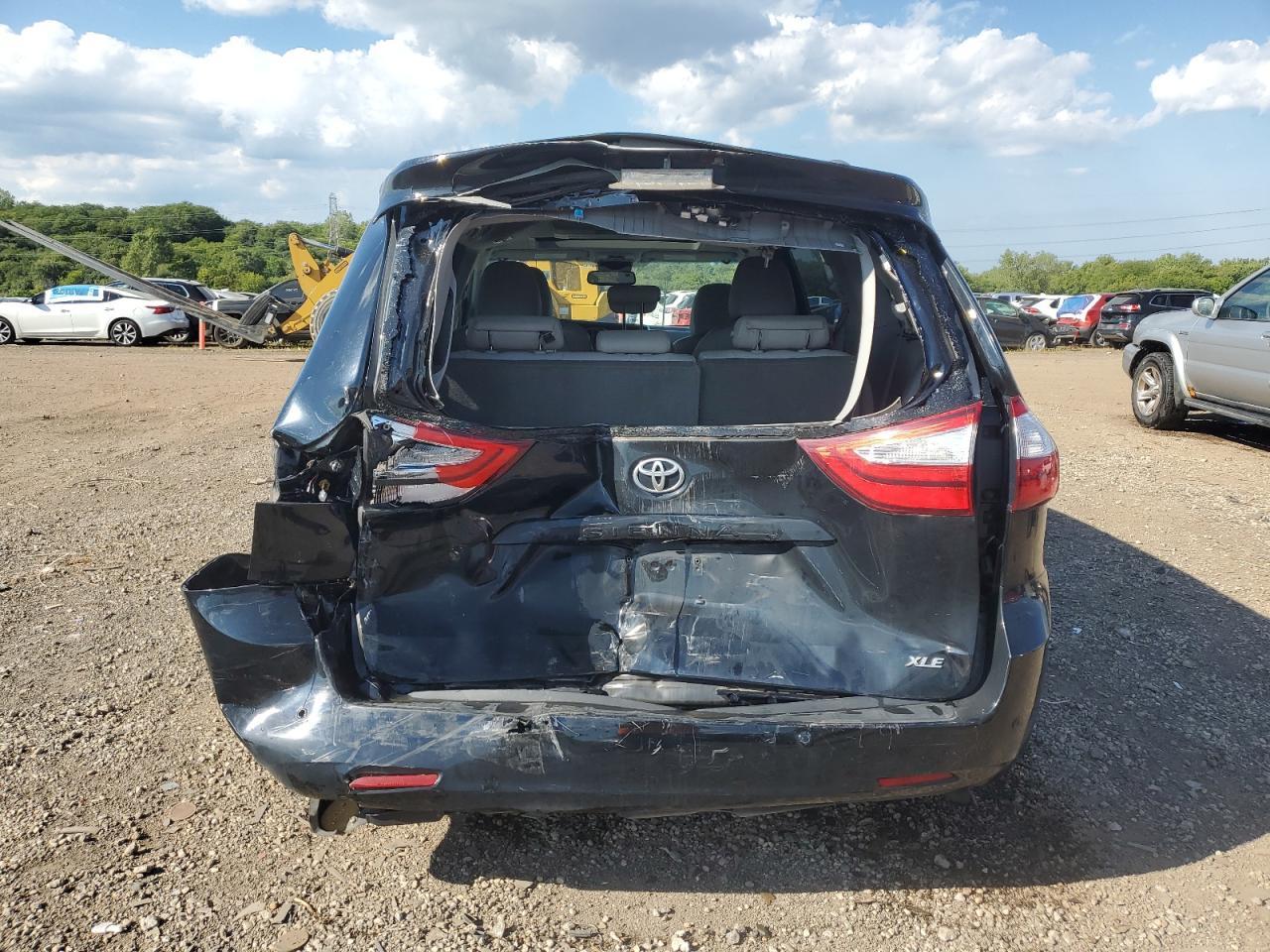 2016 TOYOTA SIENNA