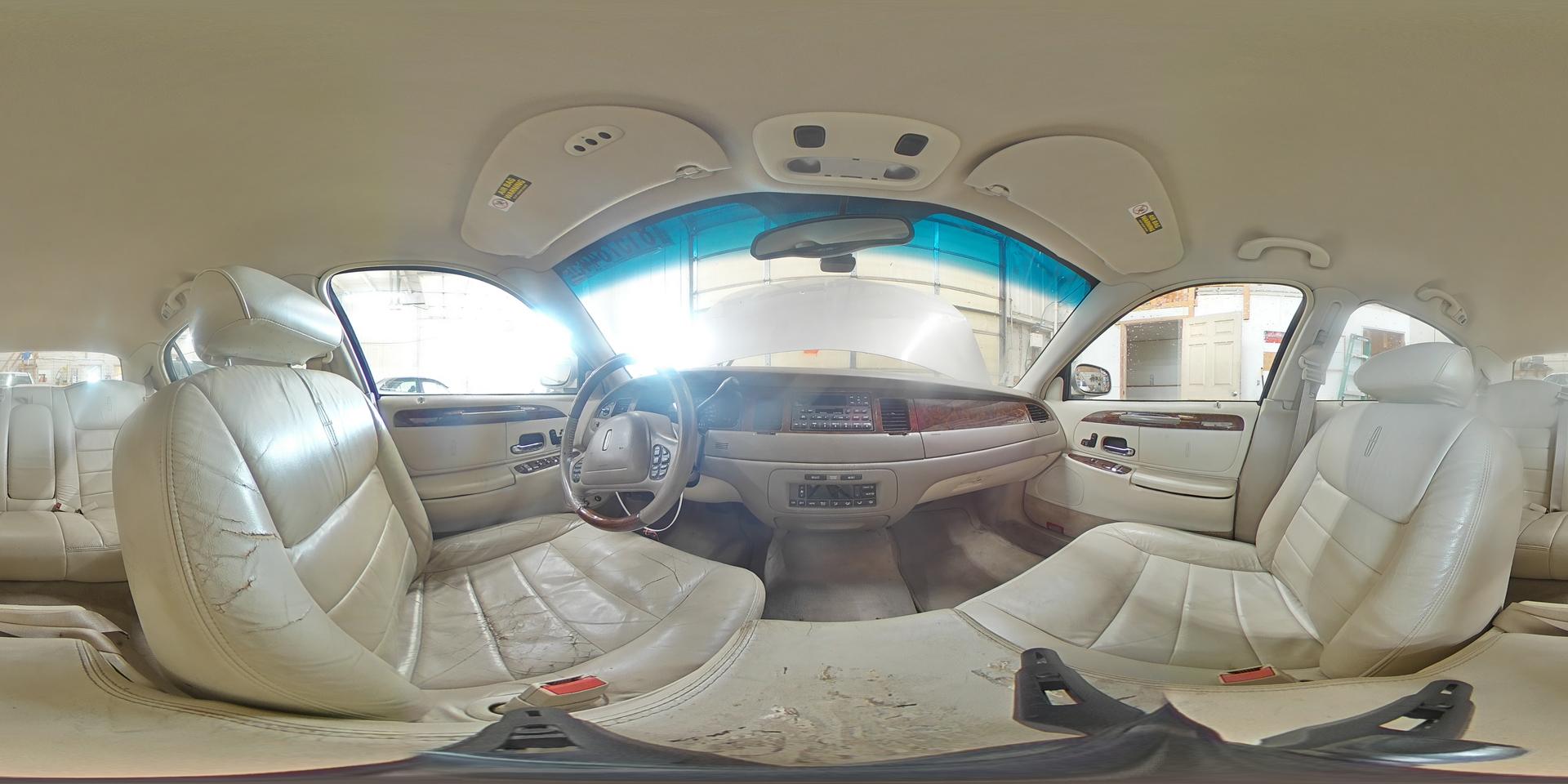 2002 LINCOLN Town Car