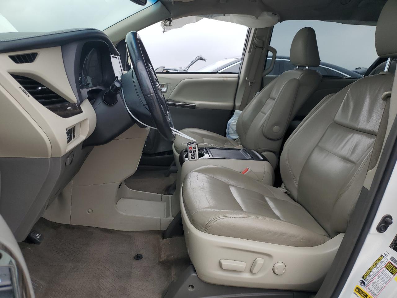 2017 TOYOTA SIENNA