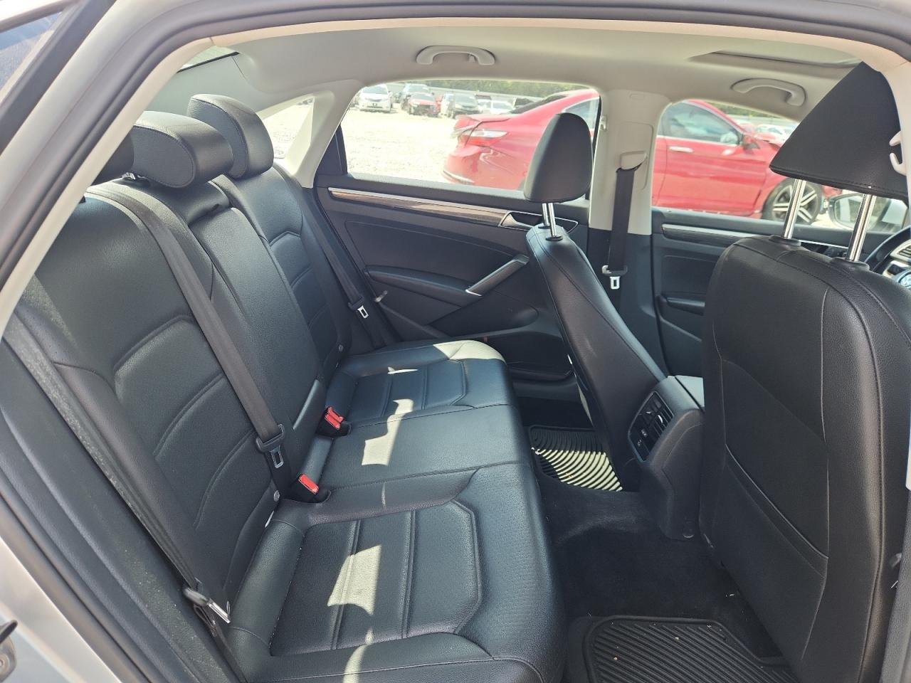 2017 VOLKSWAGEN Passat