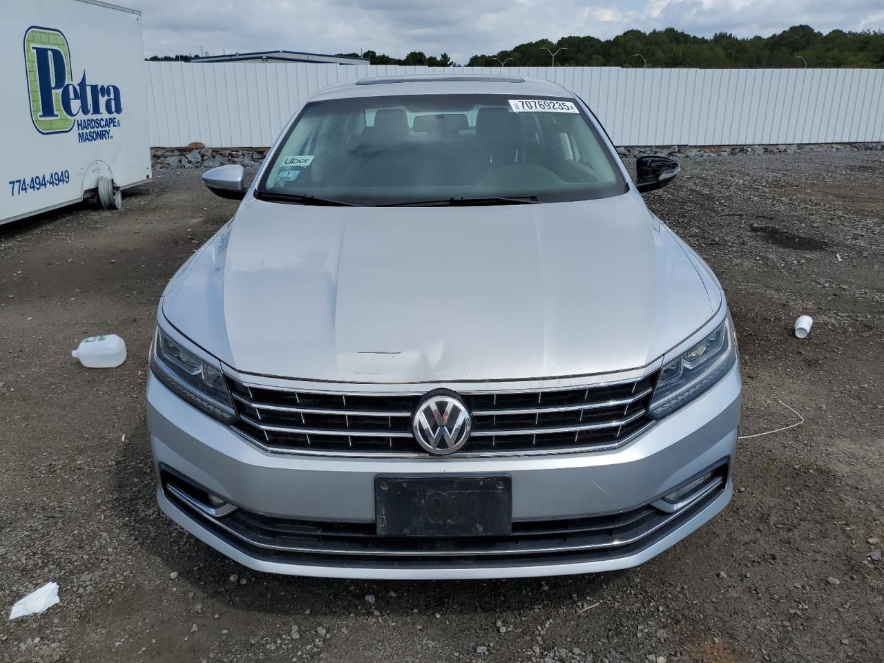 2018 VOLKSWAGEN Passat