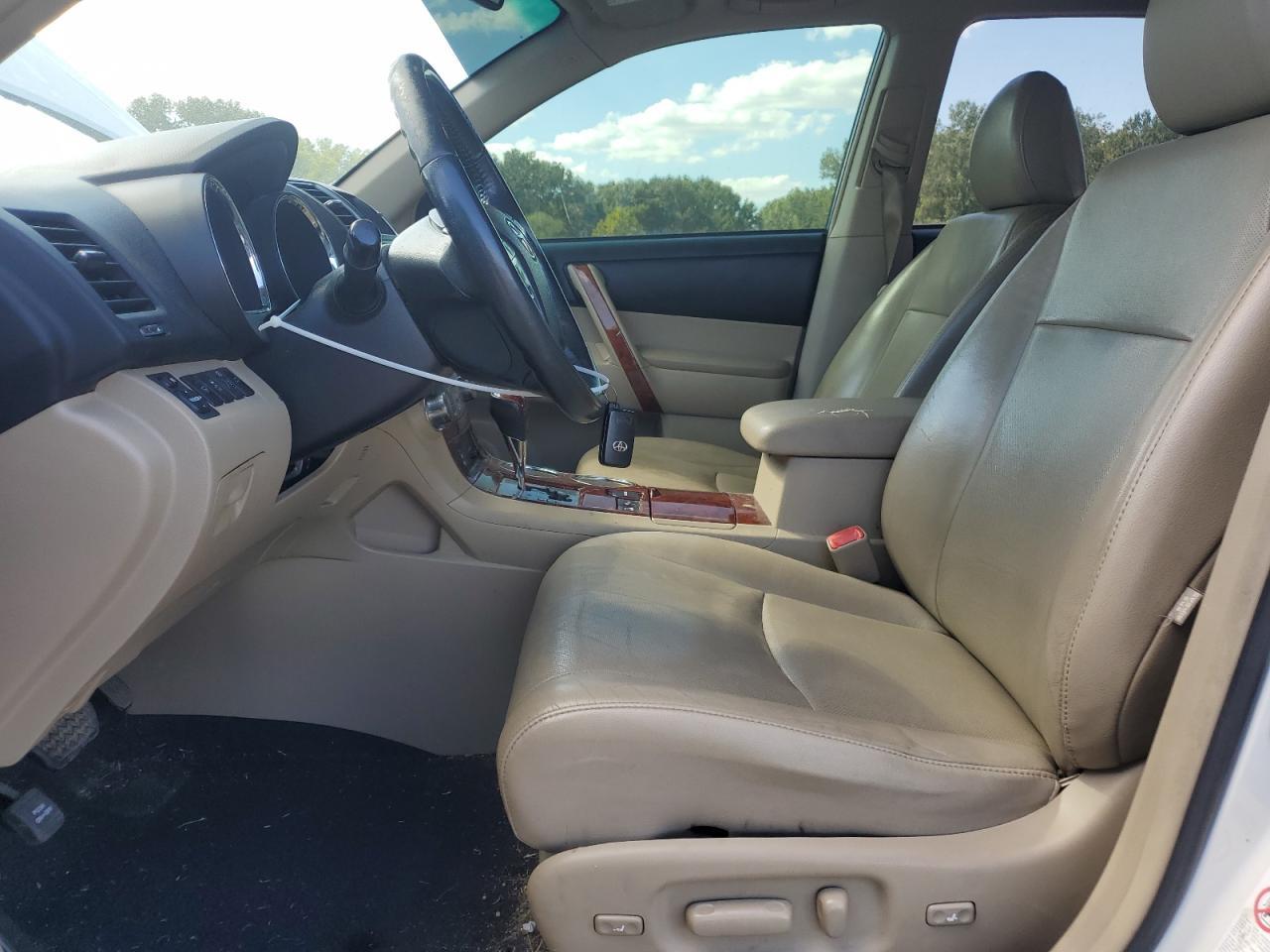2011 TOYOTA HIGHLANDER