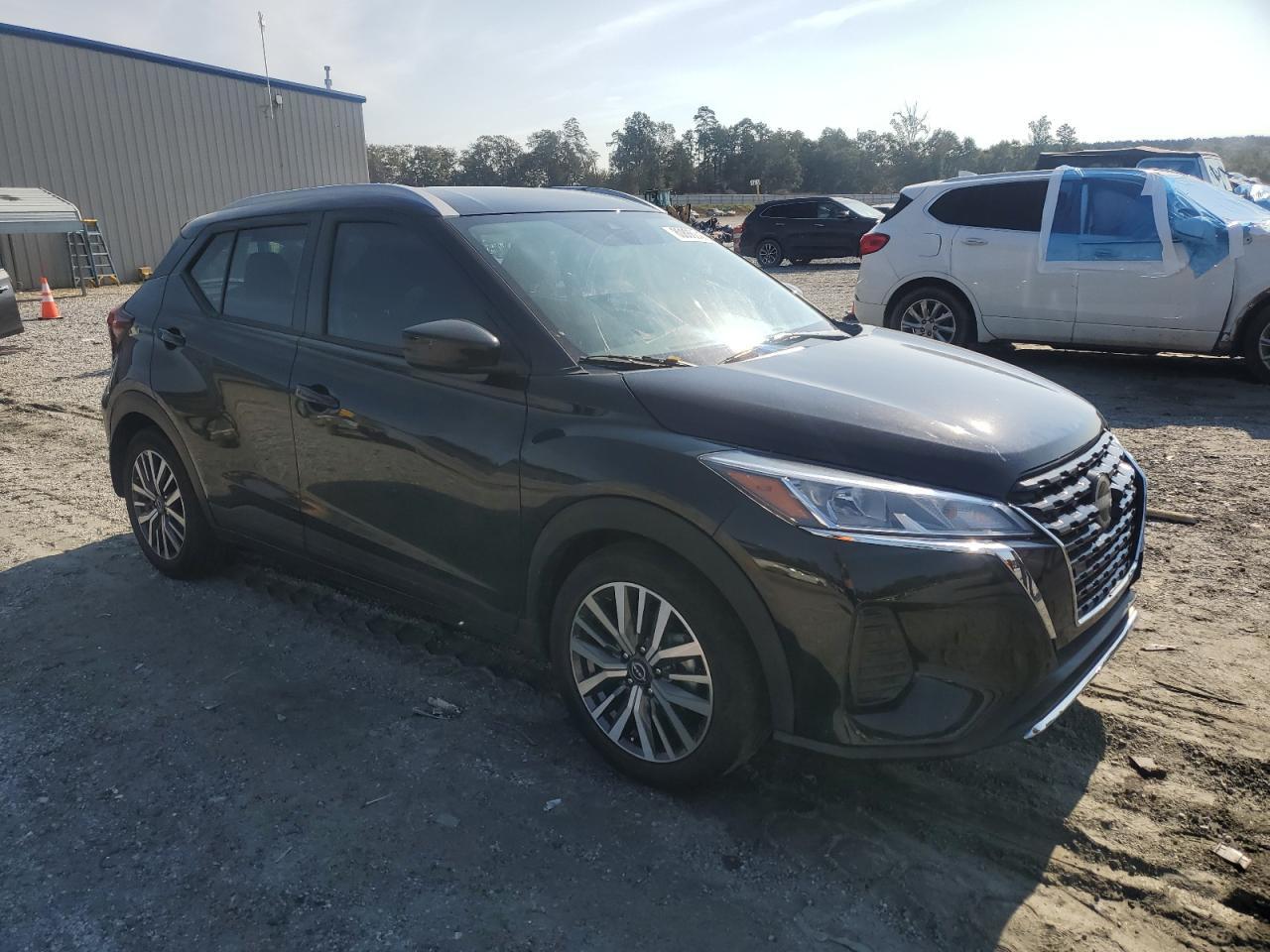 2022 NISSAN KICKS