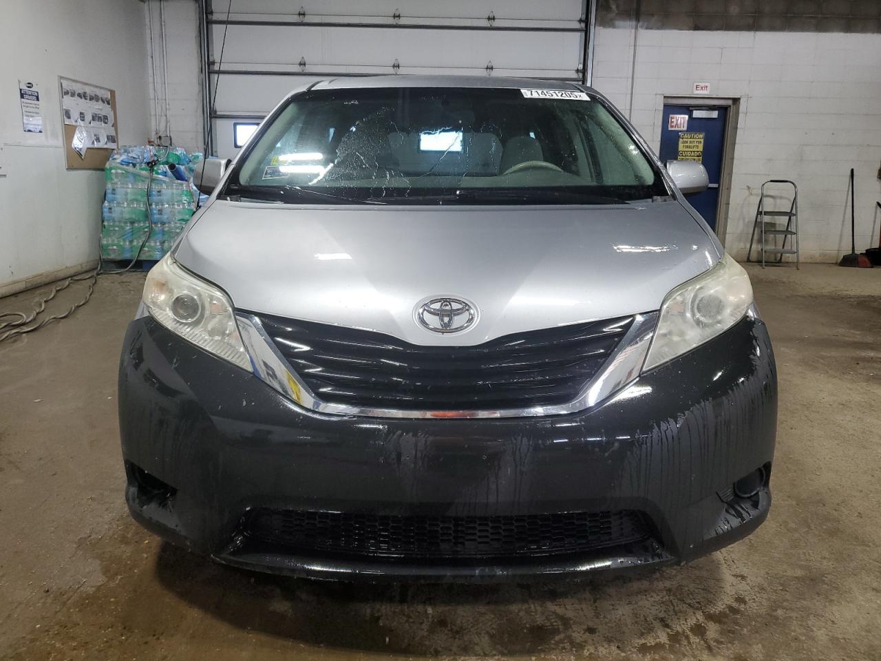 2012 TOYOTA SIENNA