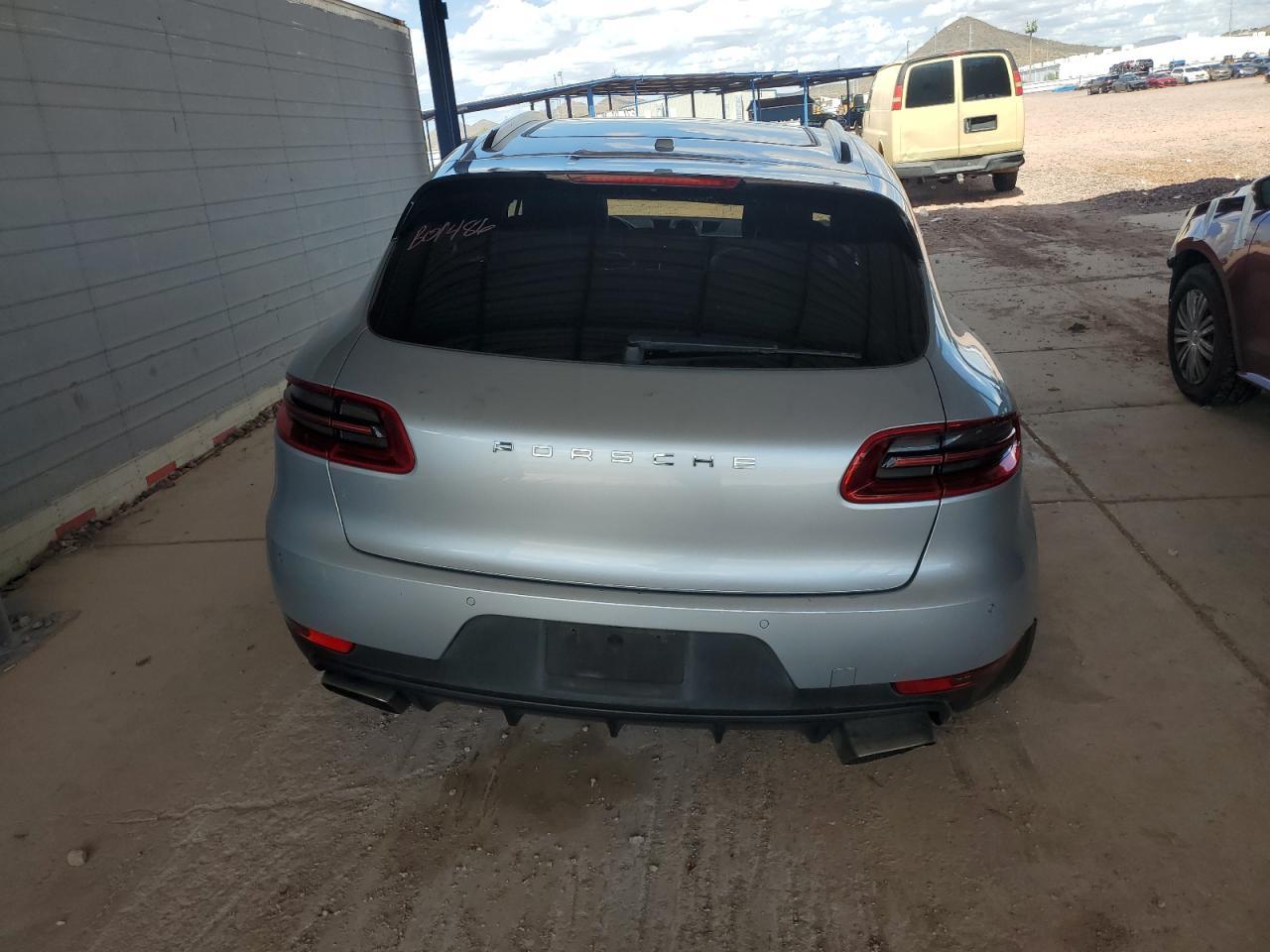 2017 PORSCHE Macan