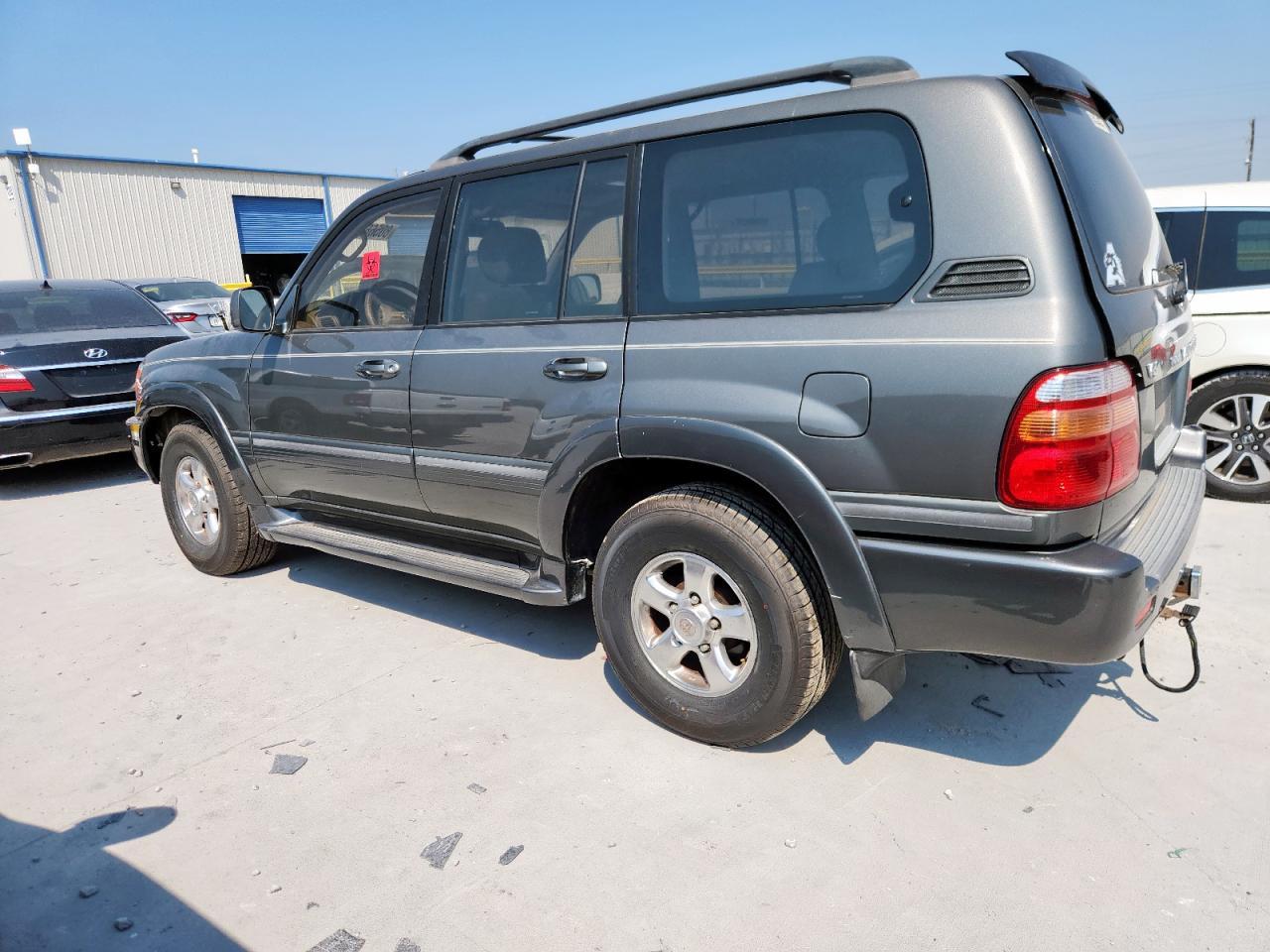 2002 TOYOTA LAND CRUISER