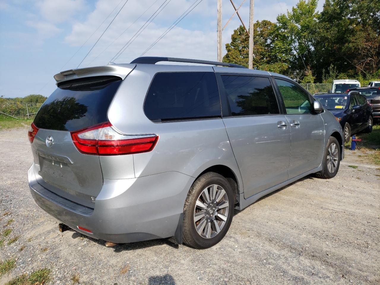 2018 TOYOTA SIENNA