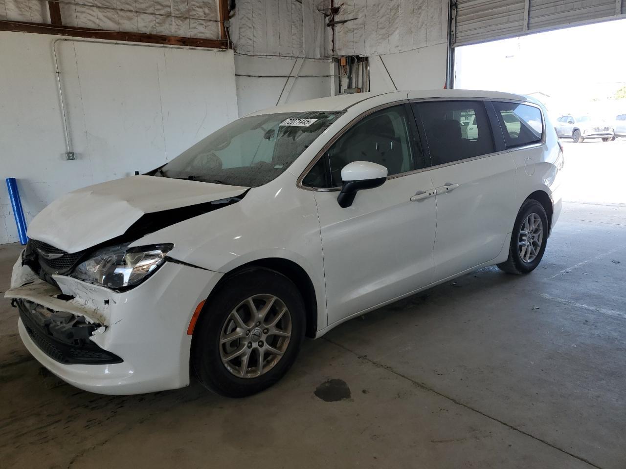 2022 CHRYSLER Voyager