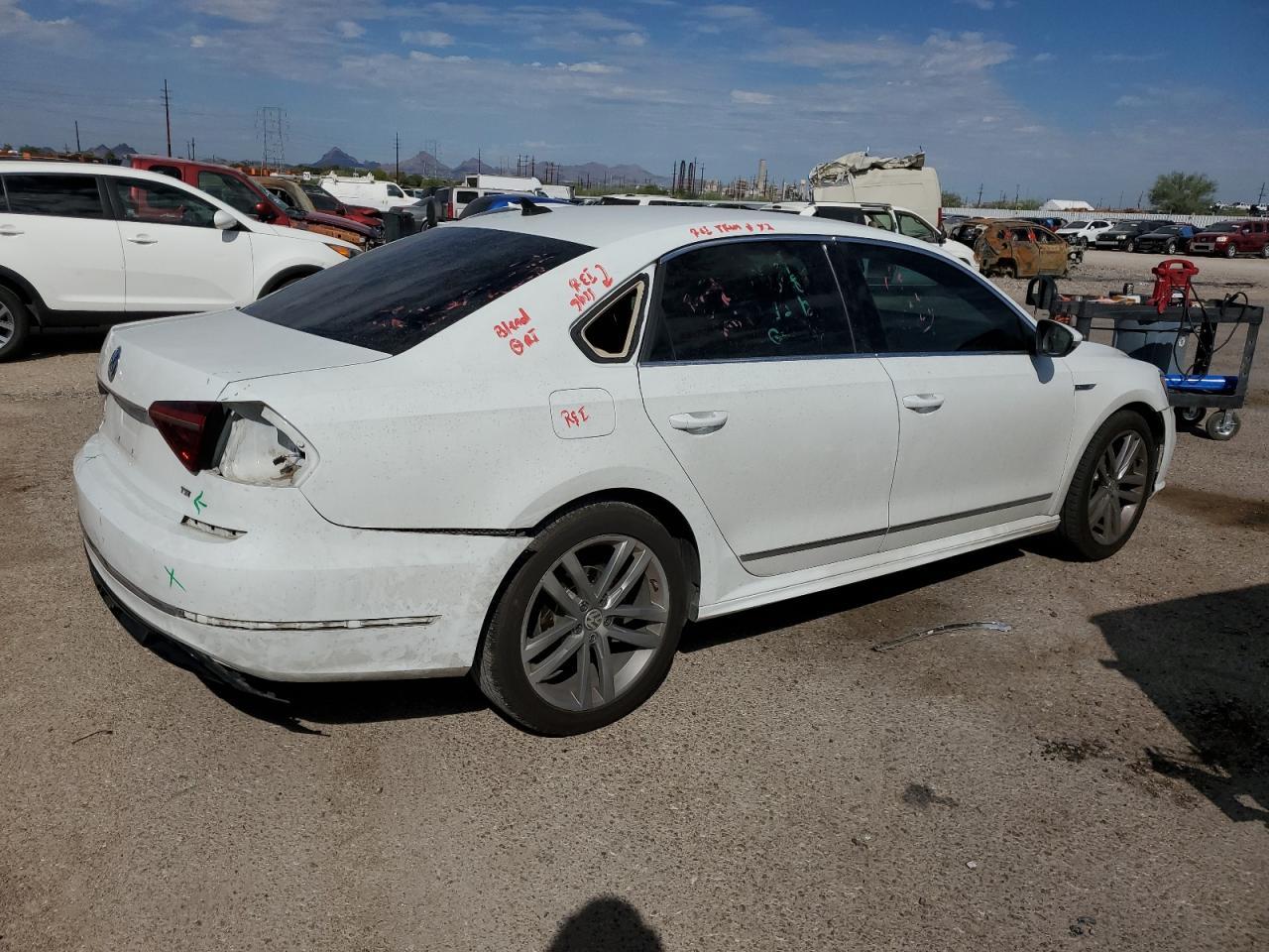 2017 VOLKSWAGEN Passat