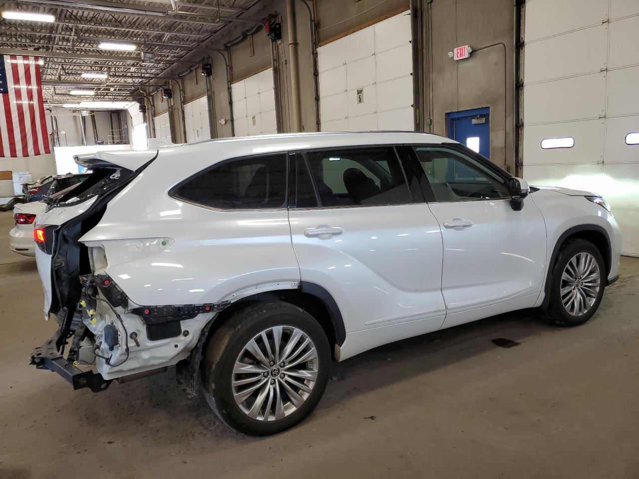 2022 TOYOTA HIGHLANDER