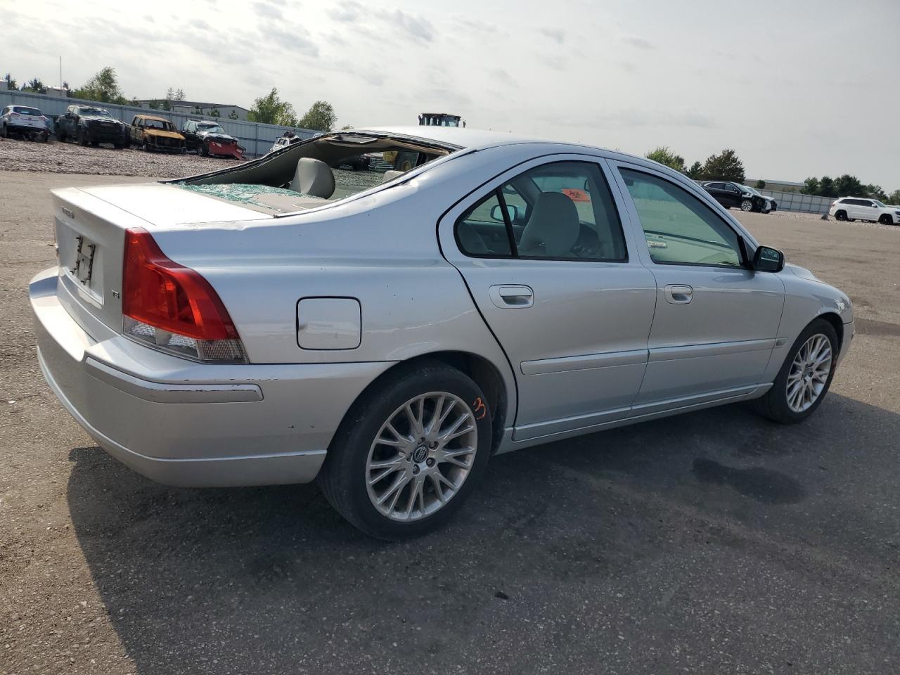 2005 VOLVO S60