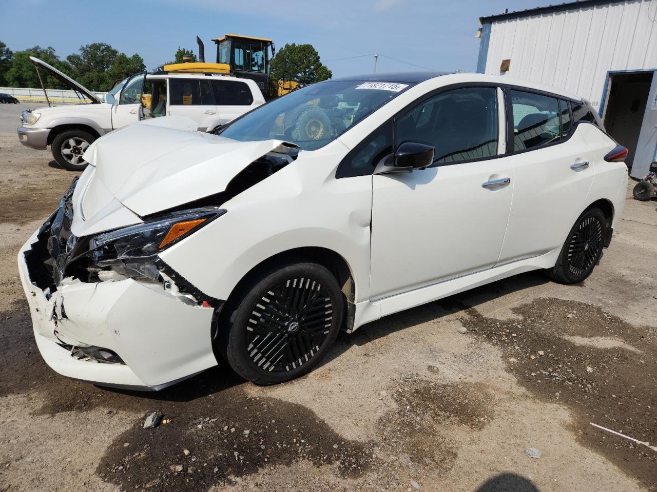 2025 NISSAN LEAF