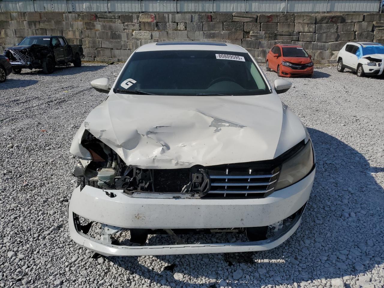 2012 VOLKSWAGEN Passat