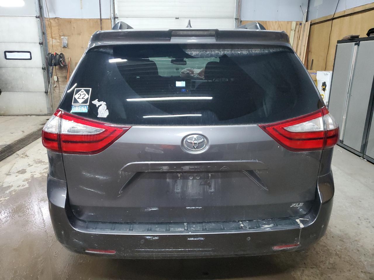2018 TOYOTA SIENNA
