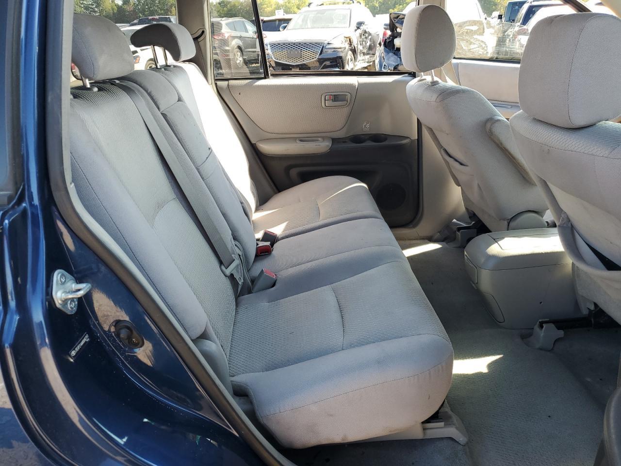 2004 TOYOTA HIGHLANDER