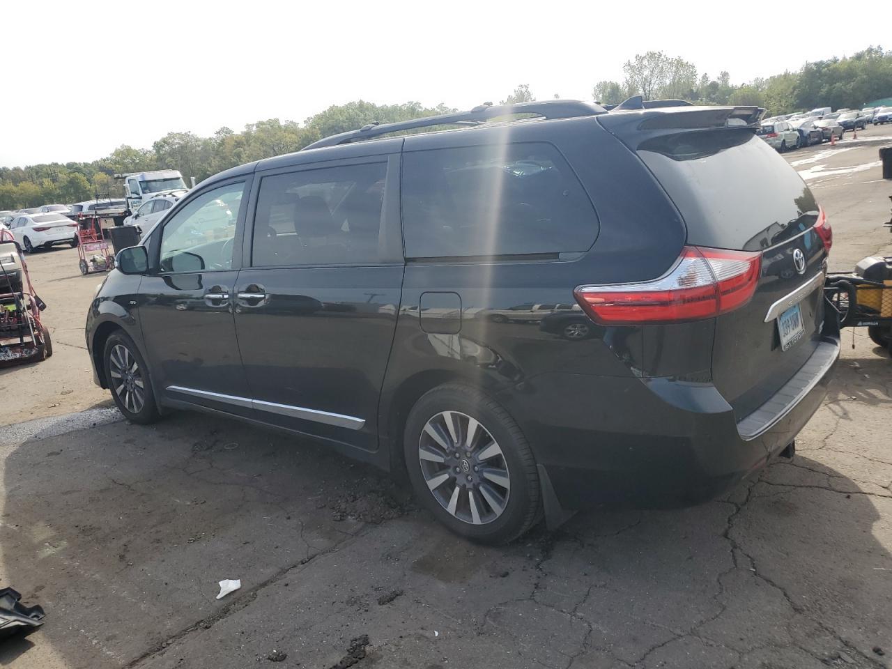 2018 TOYOTA SIENNA