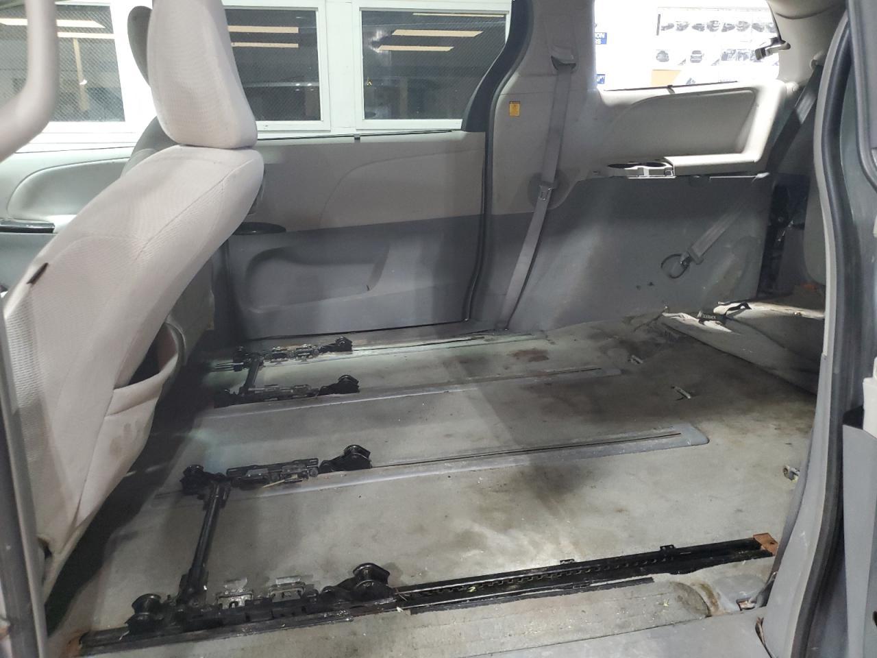 2012 TOYOTA SIENNA