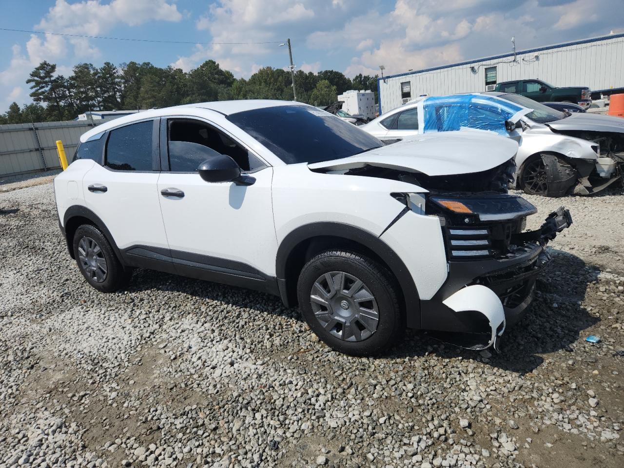 2025 NISSAN KICKS