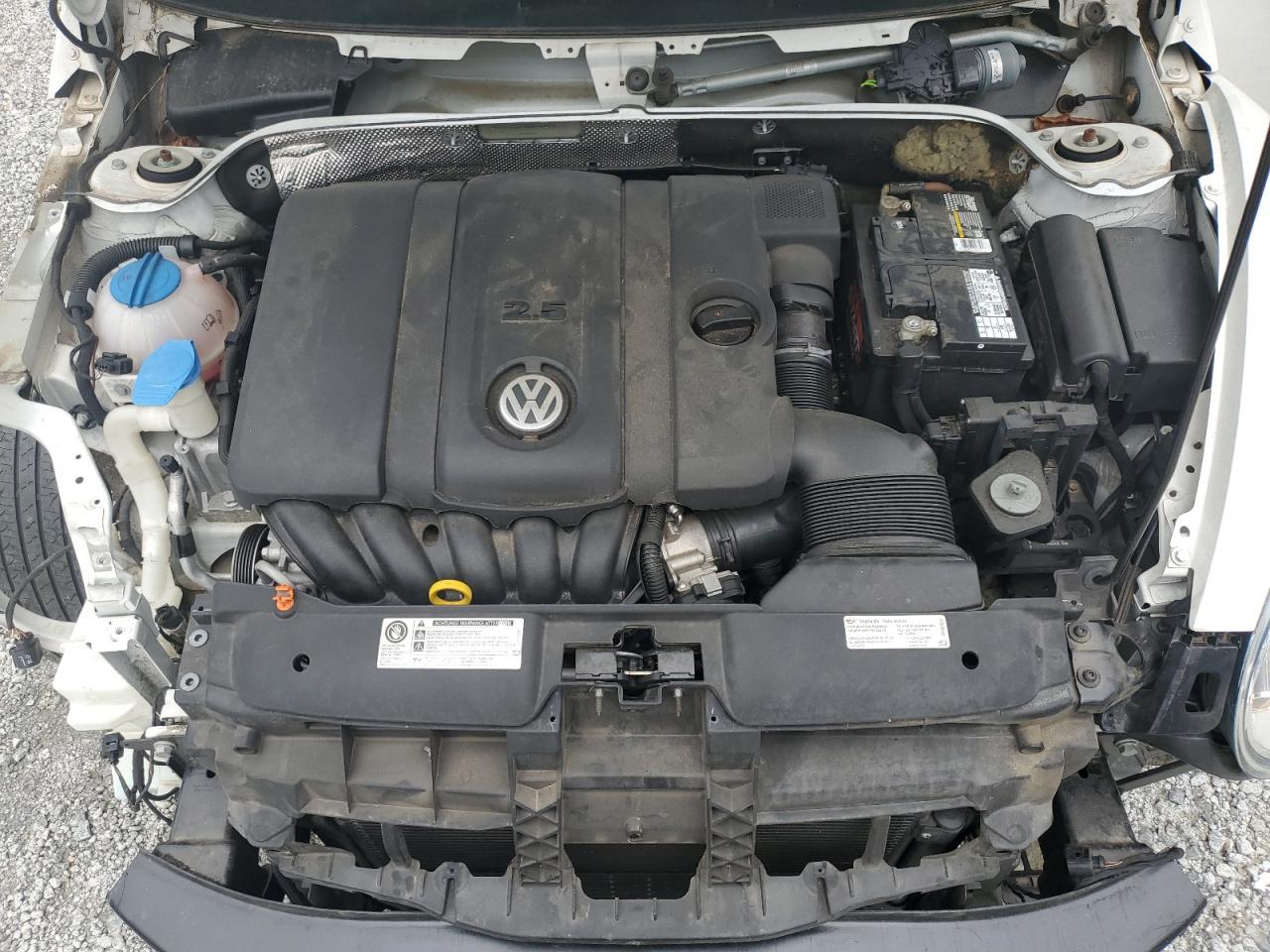2013 VOLKSWAGEN Beetle